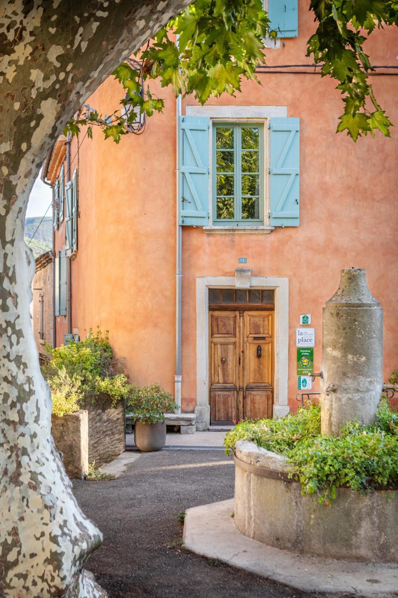 Des Lits Sur La Place Hérépian Exterior foto