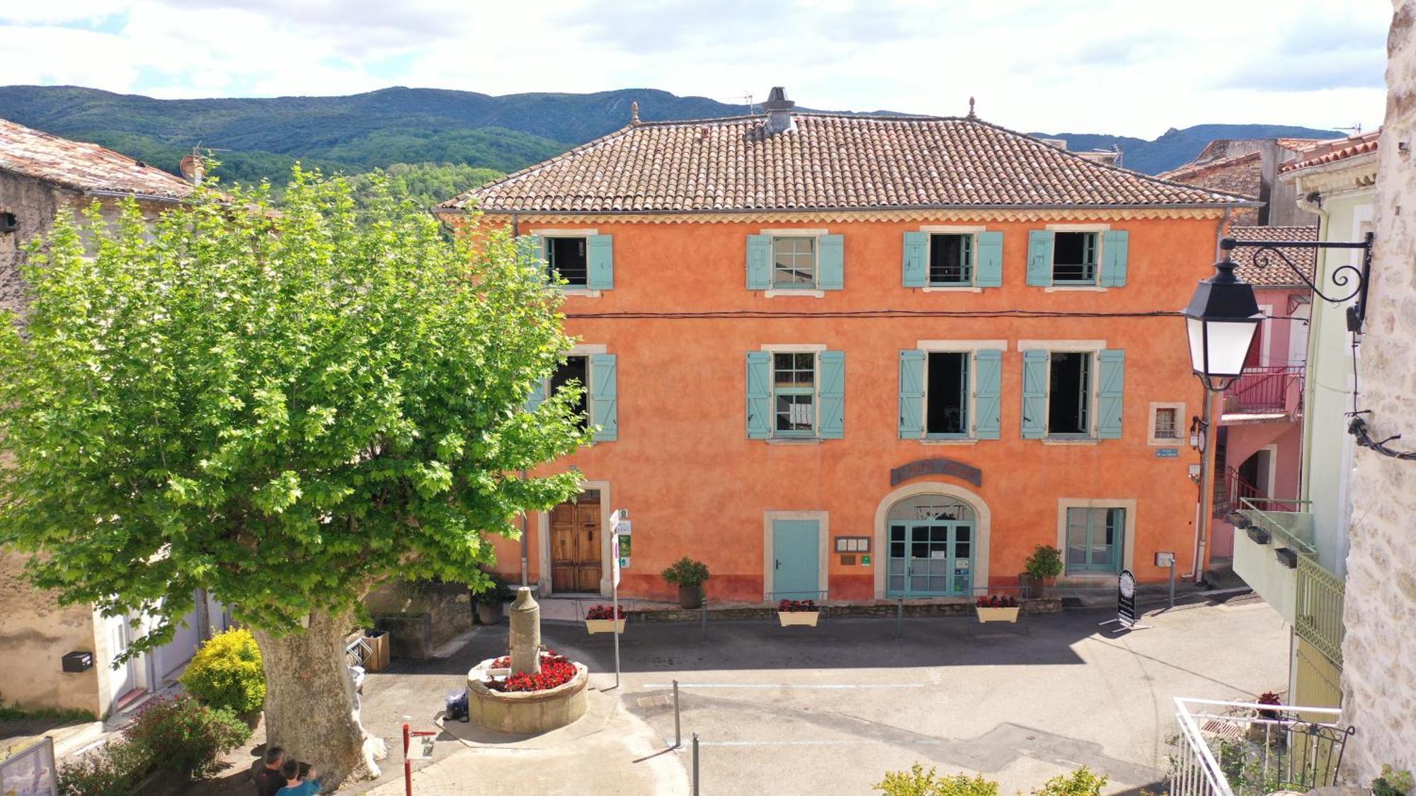Des Lits Sur La Place Hérépian Exterior foto