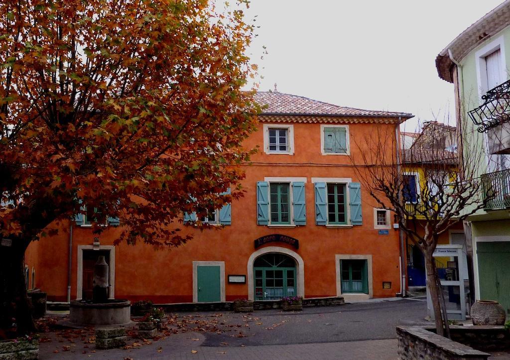 Des Lits Sur La Place Hérépian Exterior foto